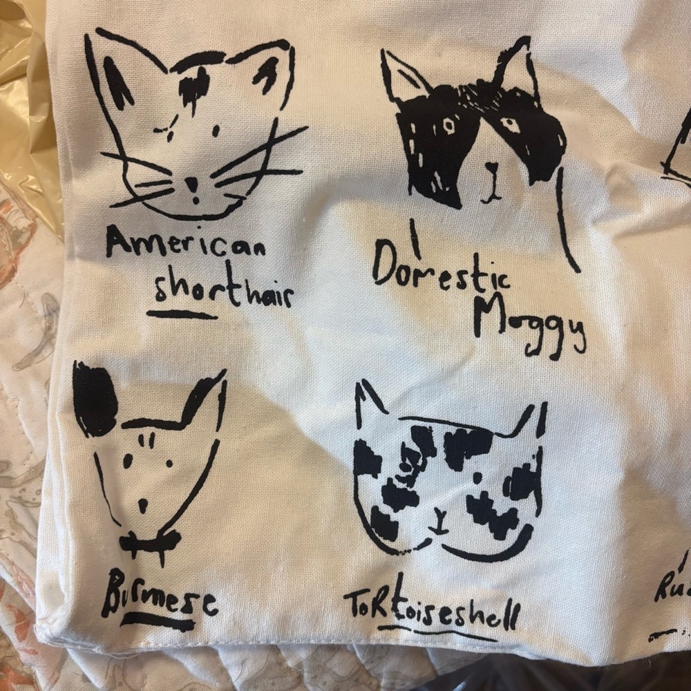 World Market “Illustrated Cats” Canvas Tote Bag - 2 inside pockets - NWT - Picture 3 of 8